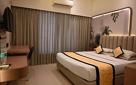 Hotel Shradha Saburi Palace